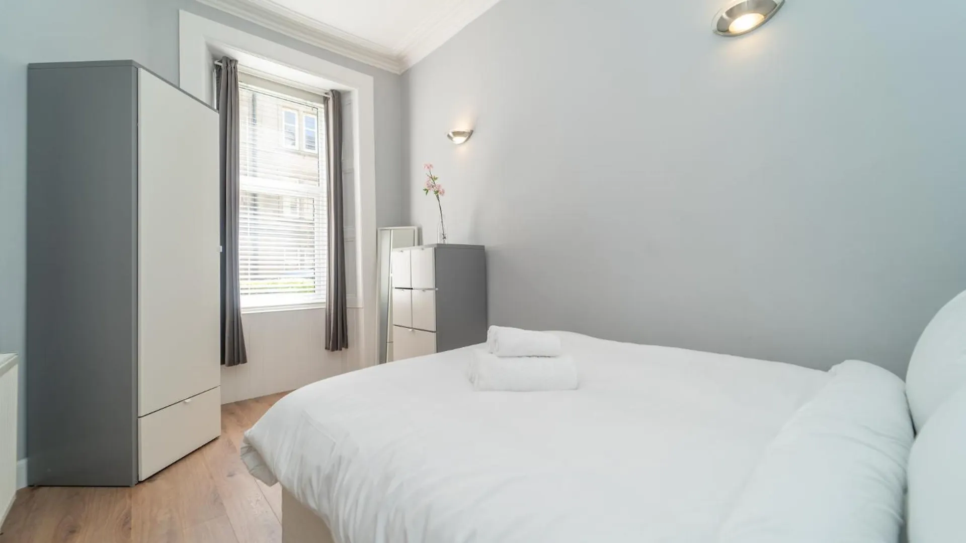 Beautiful Spacious Victorian Town House Apartment Edinburgh