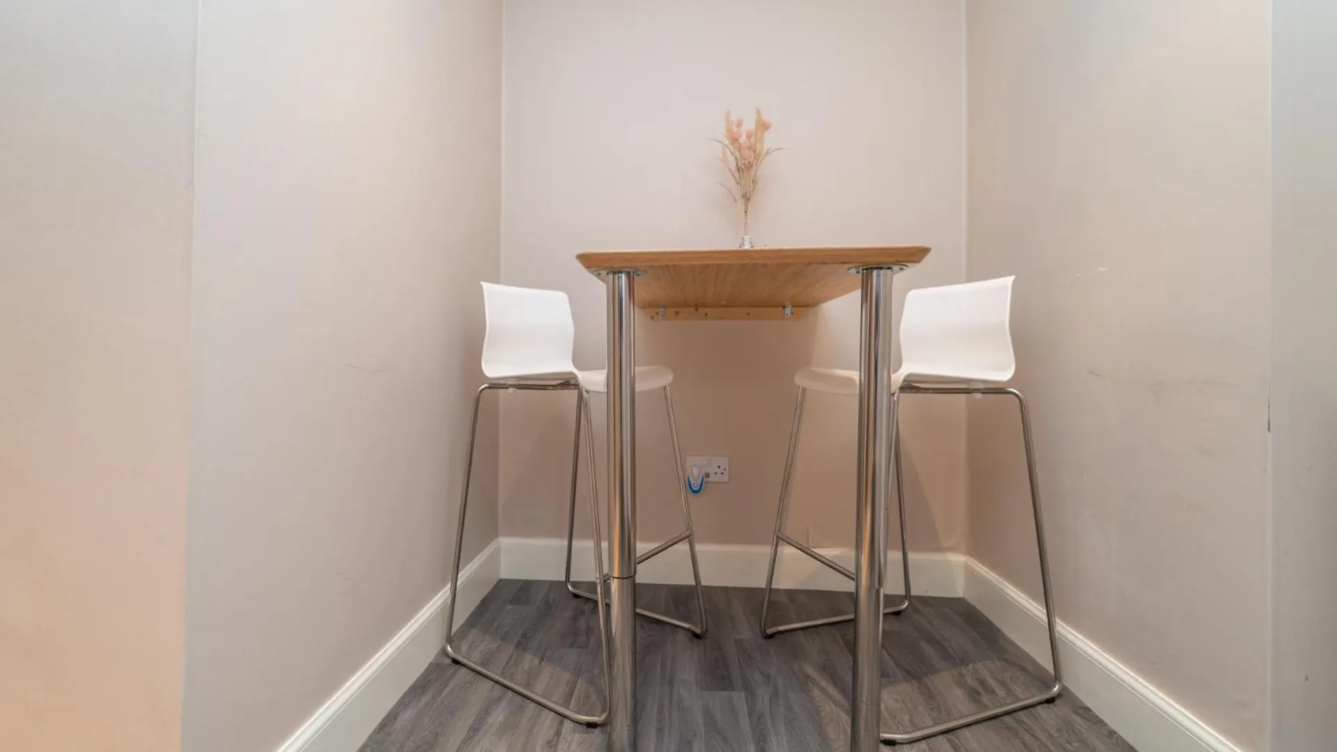 Beautiful Spacious Victorian Town House Apartment Edinburgh