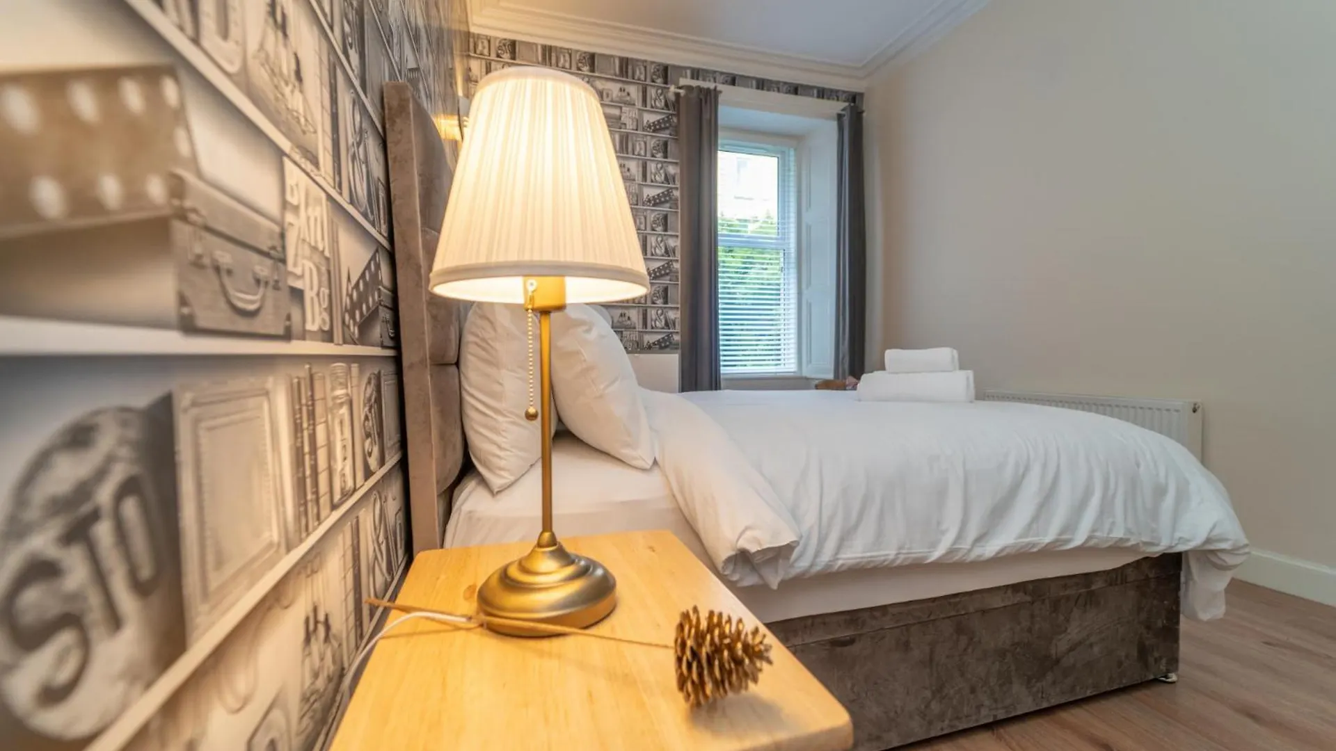 Beautiful Spacious Victorian Town House Apartment Edinburgh 0*,