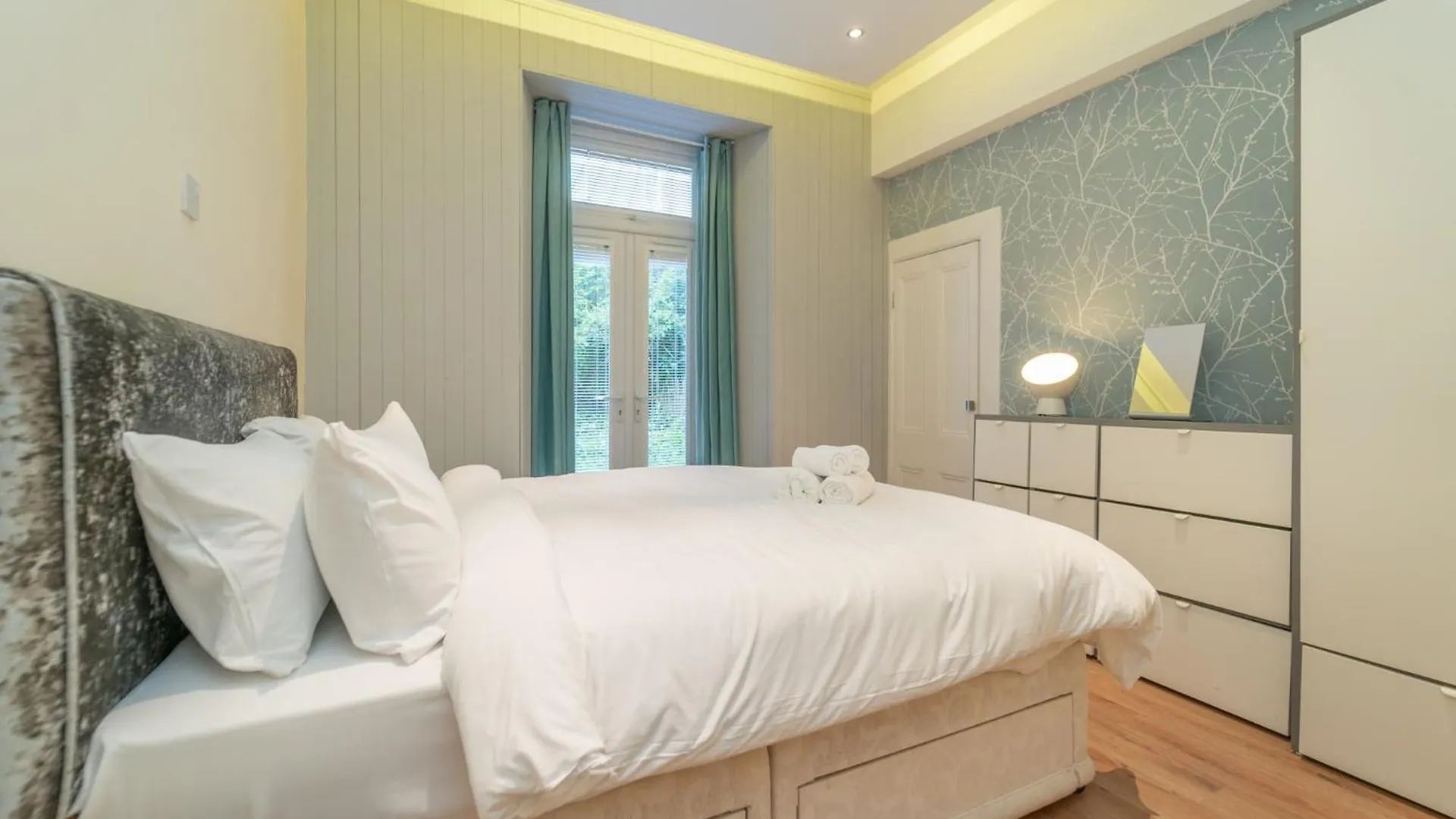 Beautiful Spacious Victorian Town House Apartment Edinburgh 0*,  United Kingdom